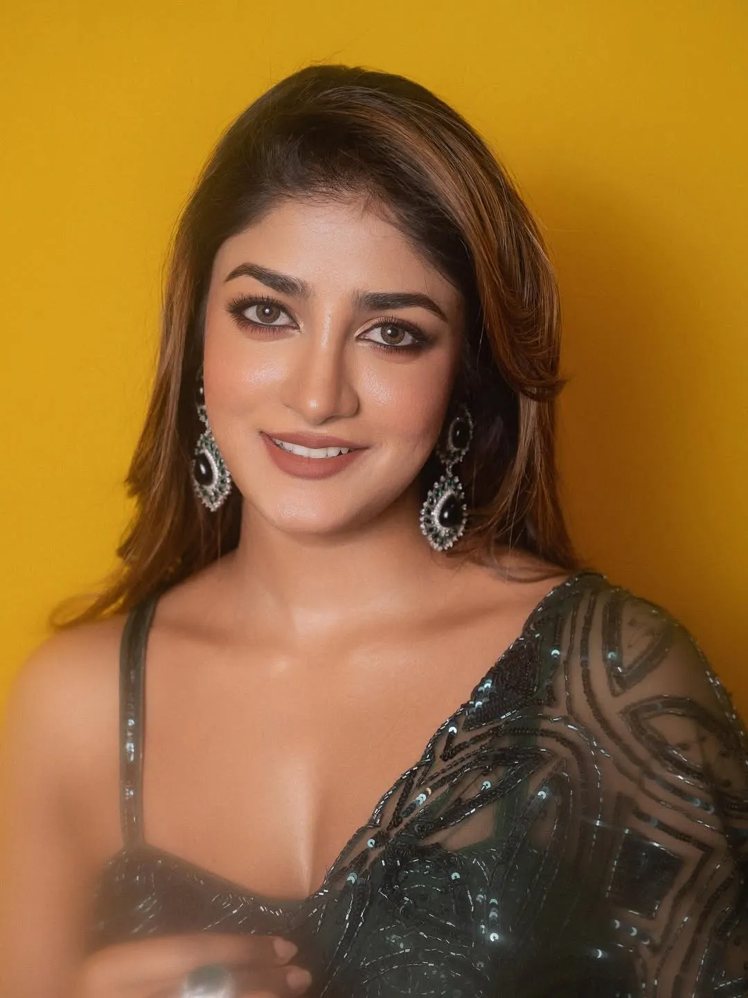 Dimple Hayathi Dazzles in Elegant Green Designer Saree at Latest Photoshoot (16)