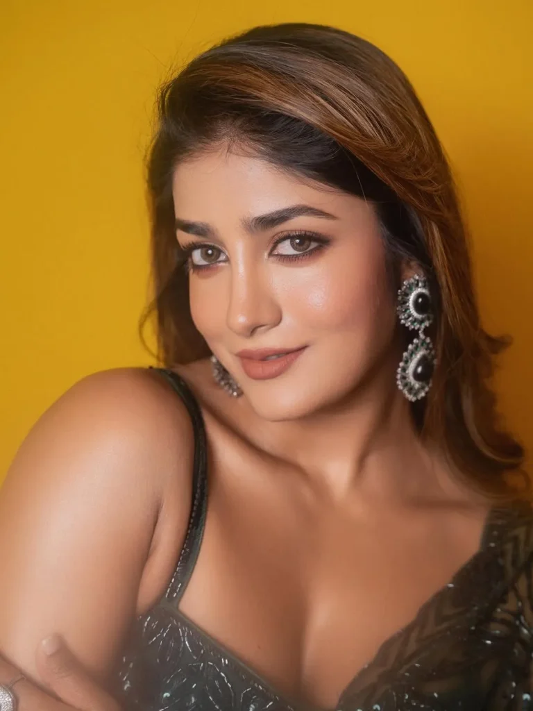 Dimple Hayathi Dazzles in Elegant Green Designer Saree at Latest Photoshoot (5)