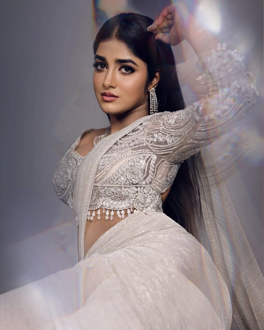 Dimple Hayathi Looks Stunning in Shimmering Designer Saree – Latest Photos (10)