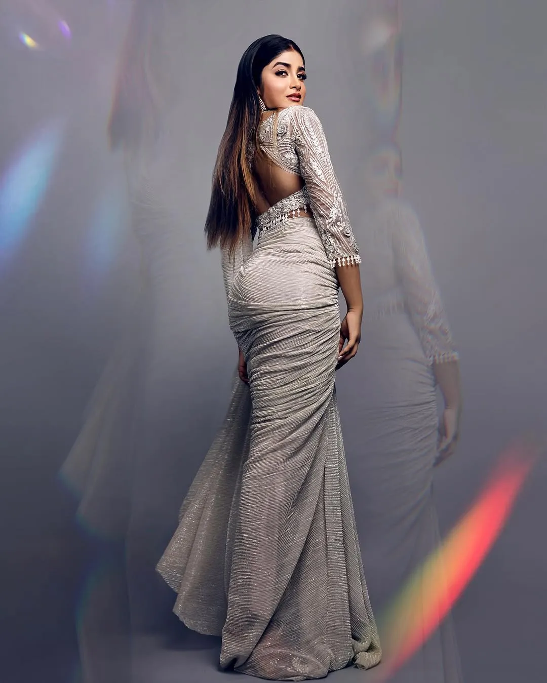 Dimple Hayathi Looks Stunning in Shimmering Designer Saree – Latest Photos (4)