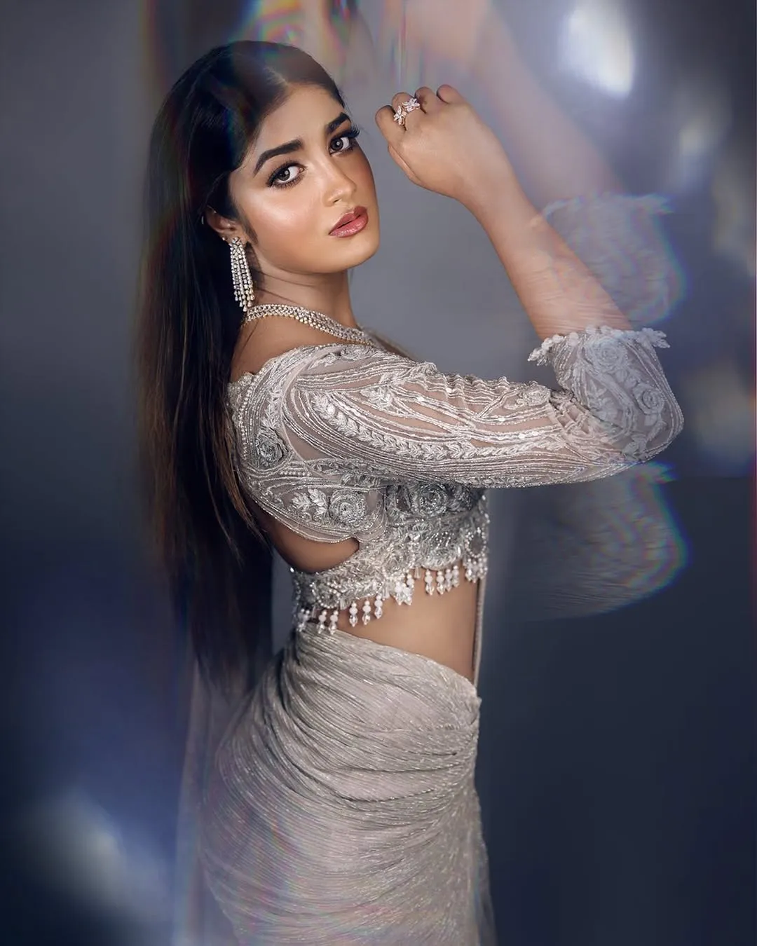 Dimple Hayathi Looks Stunning in Shimmering Designer Saree – Latest Photos (8)