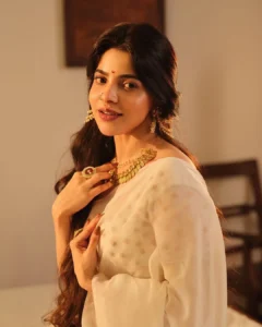 Divya Bharathi Looks Graceful in White Saree – Latest Photos (11)