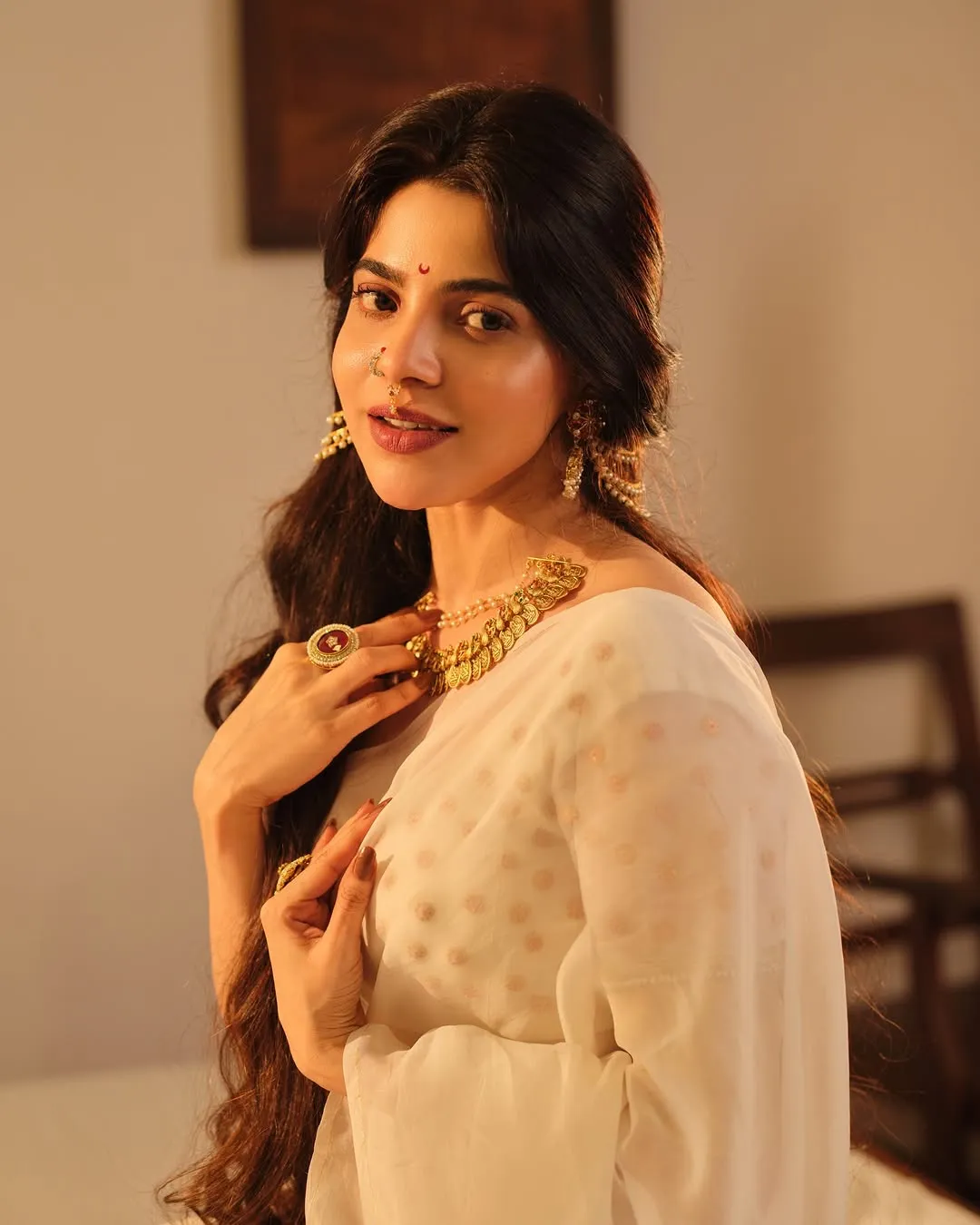 Divya Bharathi Looks Graceful in White Saree – Latest Photos (11)