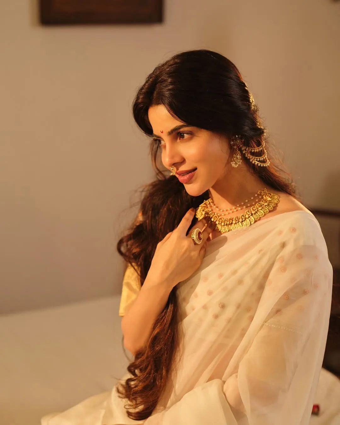 Divya Bharathi Looks Graceful in White Saree – Latest Photos (2)