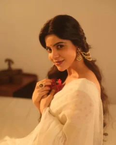 Divya Bharathi Looks Graceful in White Saree – Latest Photos (3)