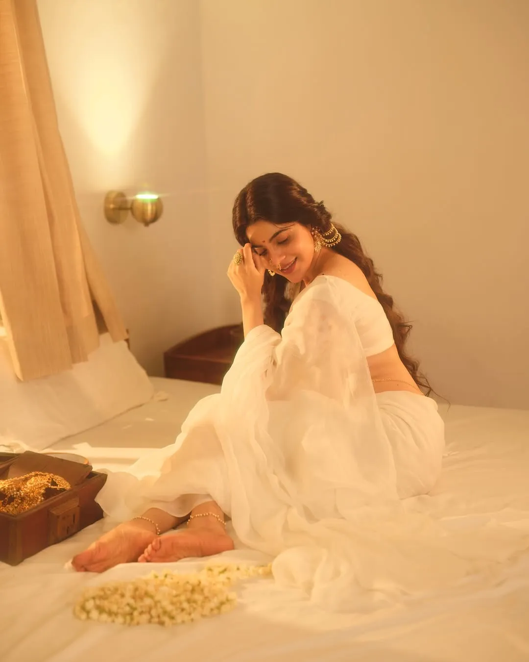 Divya Bharathi Looks Graceful in White Saree – Latest Photos (4)