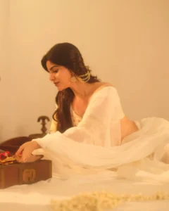 Divya Bharathi Looks Graceful in White Saree – Latest Photos (5)