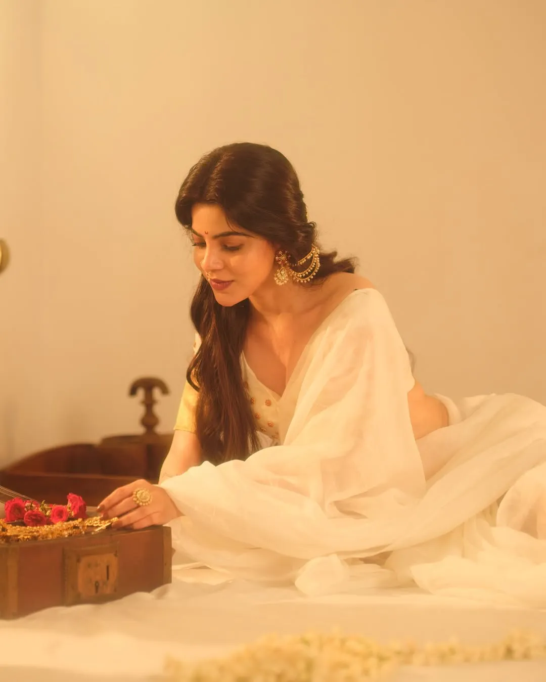 Divya Bharathi Looks Graceful in White Saree – Latest Photos (6)