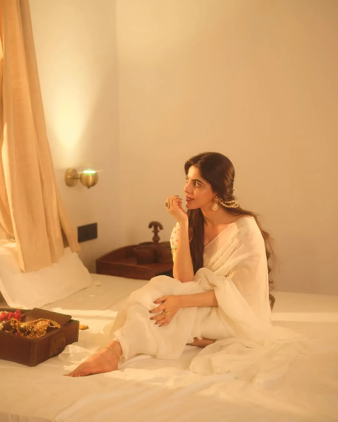Divya Bharathi Looks Graceful in White Saree – Latest Photos (9)