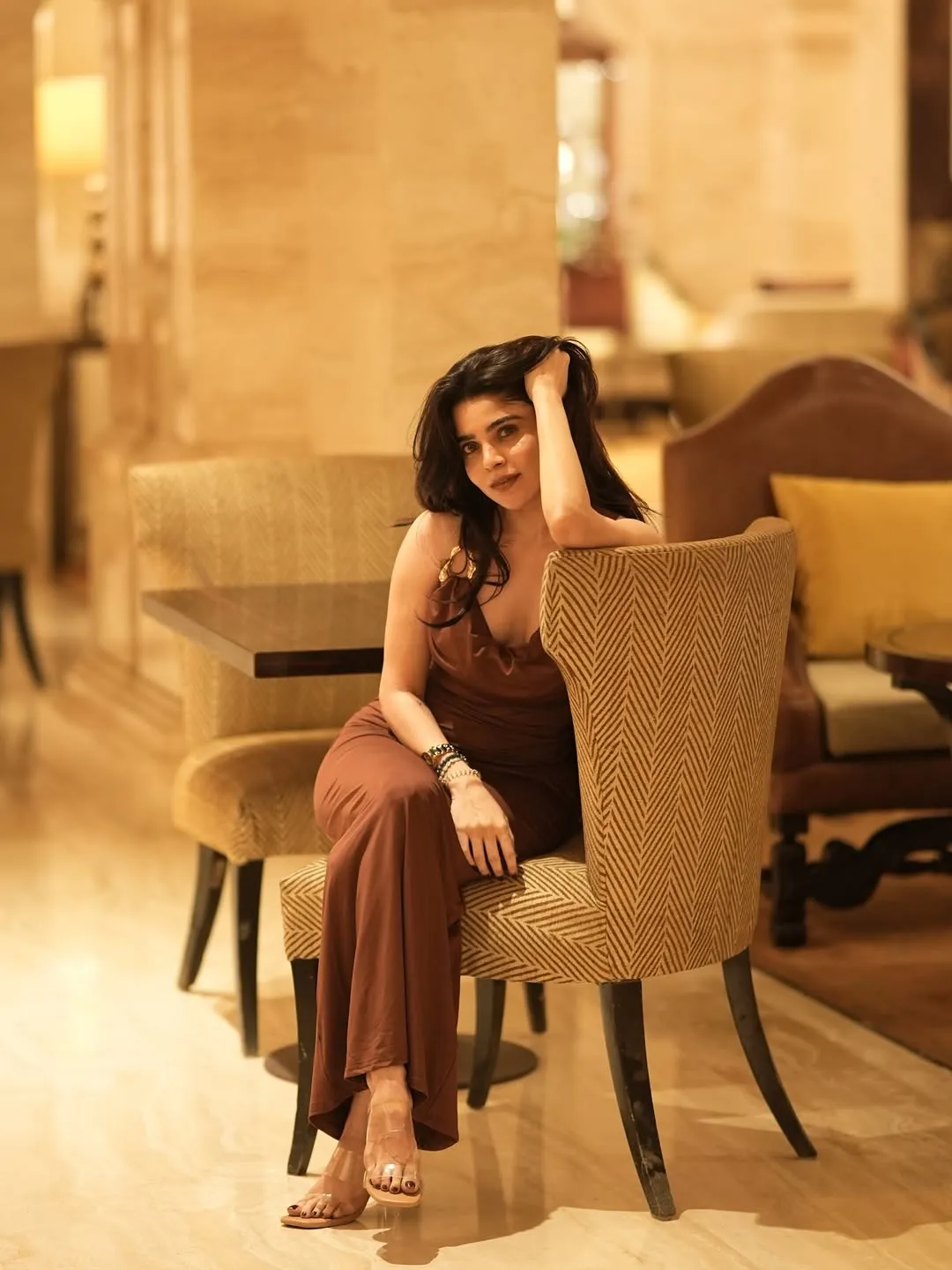 Divya Bharathi Looks Stunning in Chic Brown Bodycon Dress Photos (11)