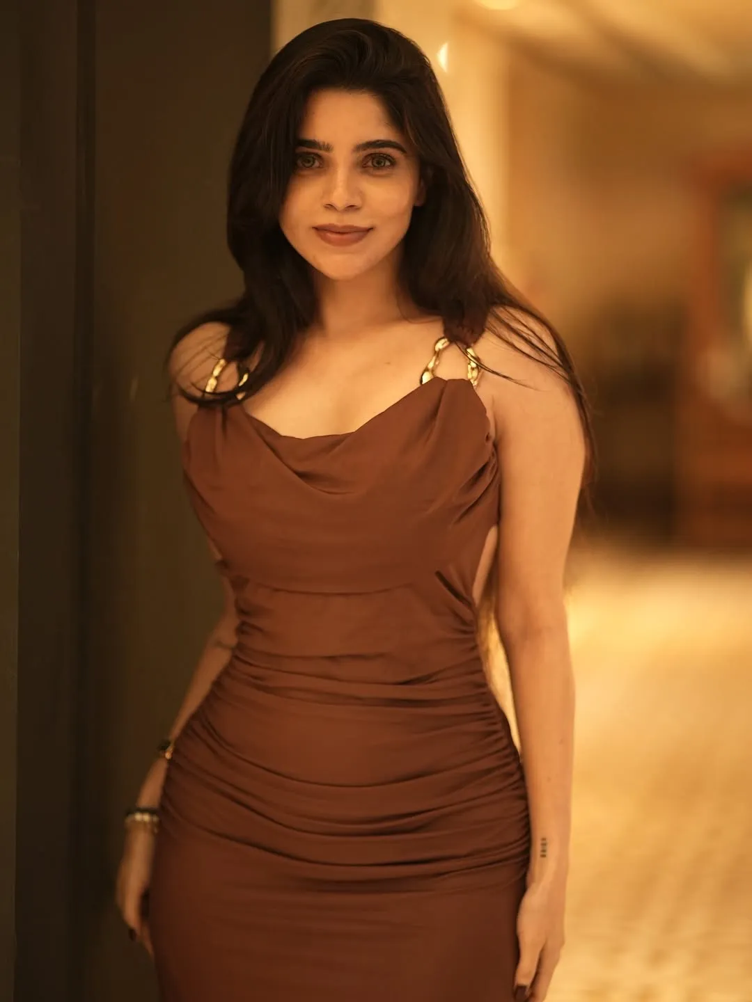 Divya Bharathi Looks Stunning in Chic Brown Bodycon Dress Photos (4)