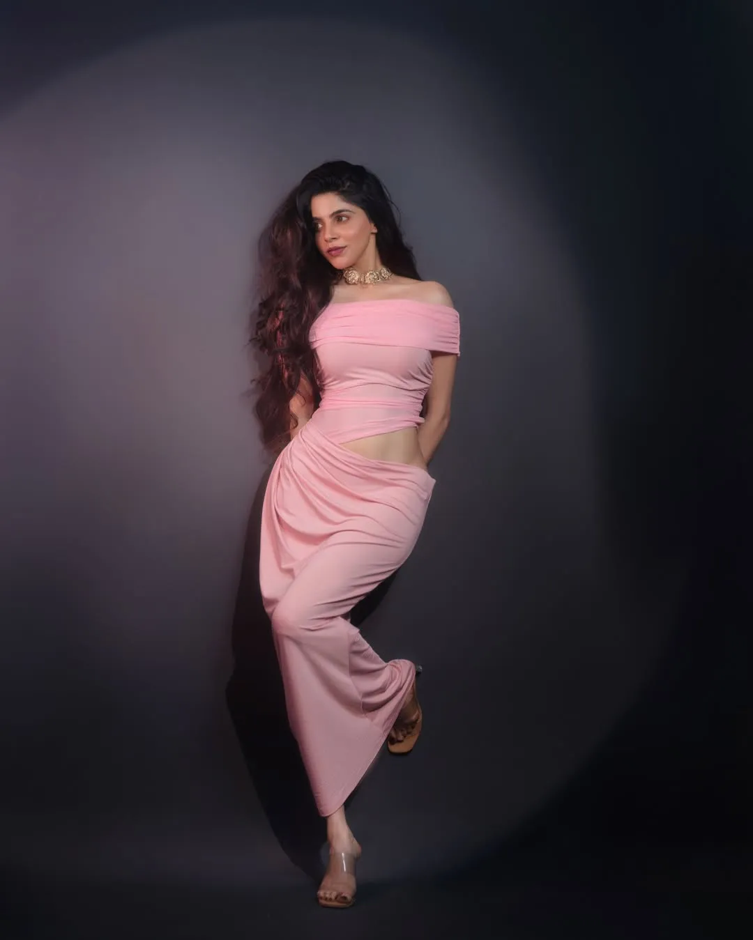 Divya Bharathi Stuns in Elegant Pink Dress – Latest Glamorous Photos (11)