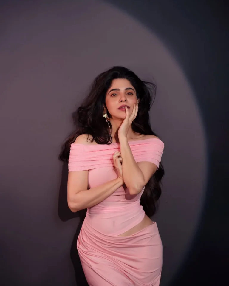Divya Bharathi Stuns in Elegant Pink Dress – Latest Glamorous Photos (6)