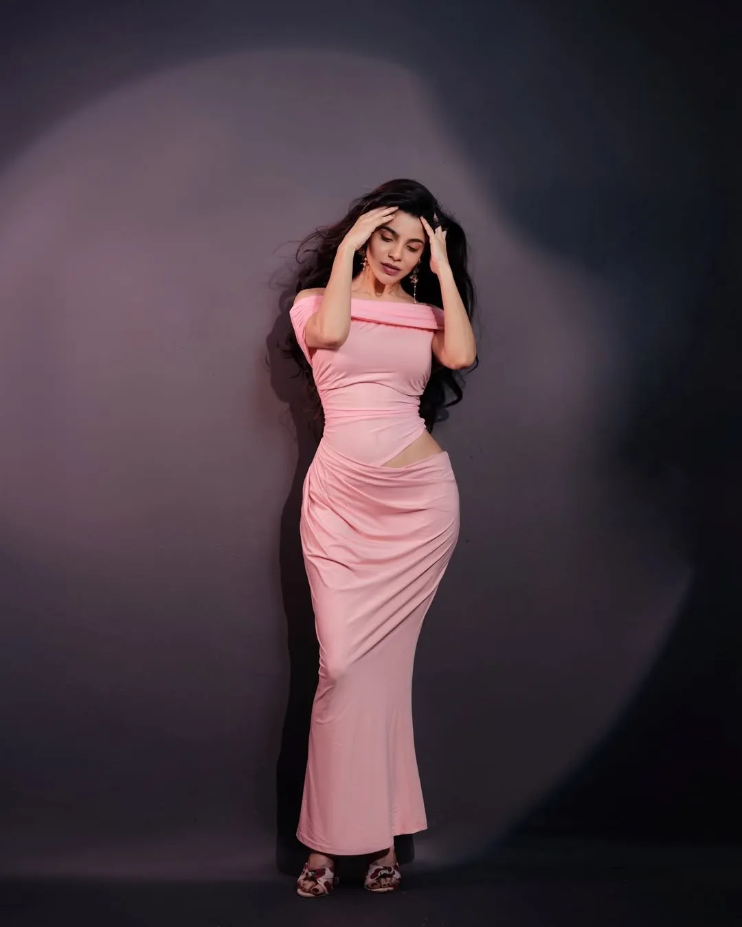Divya Bharathi Stuns in Elegant Pink Dress – Latest Glamorous Photos (8)