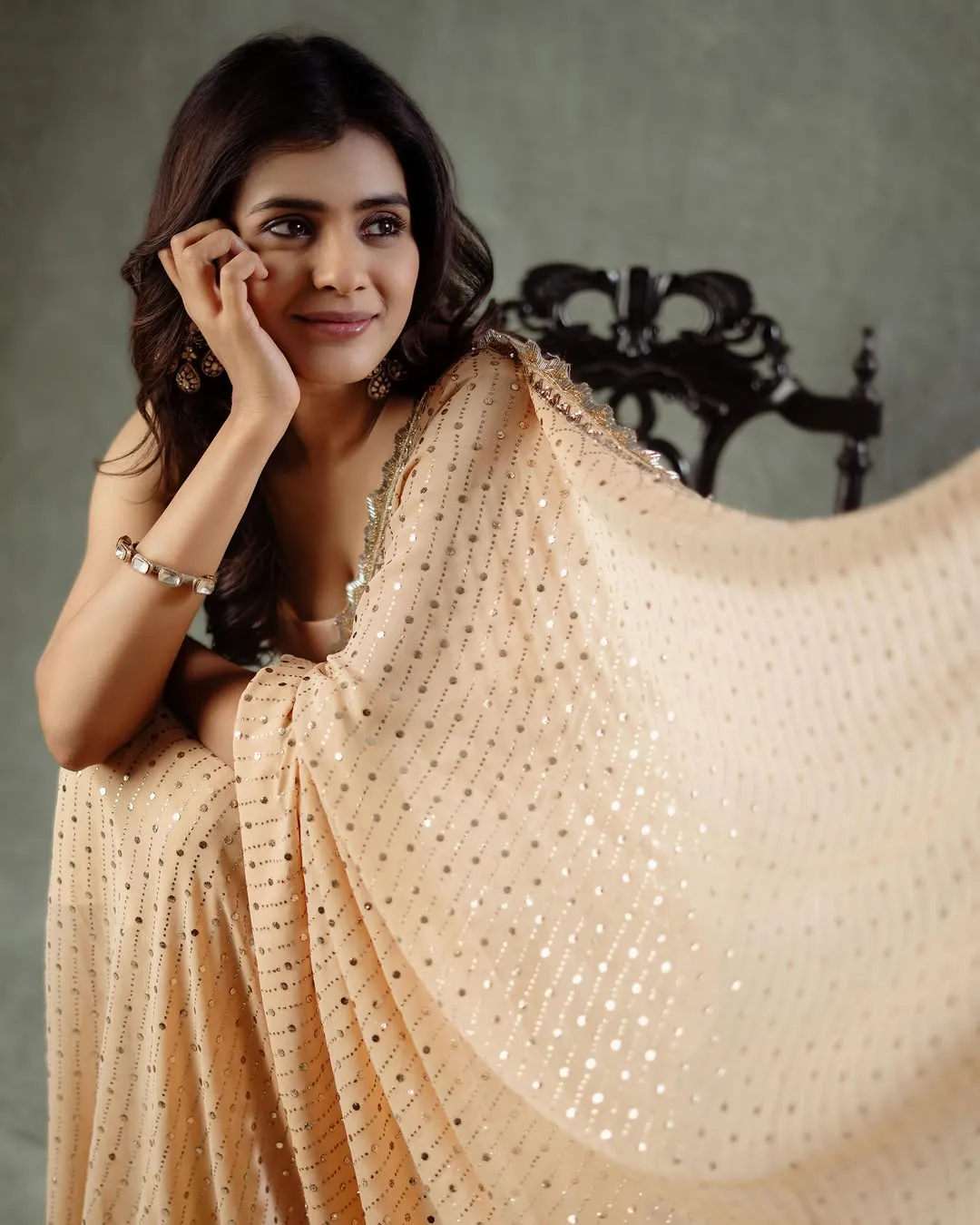 Hebah Patel Looks Stunning in Elegant Peach Saree – Latest Photos (10)