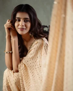 Hebah Patel Looks Stunning in Elegant Peach Saree – Latest Photos (12)