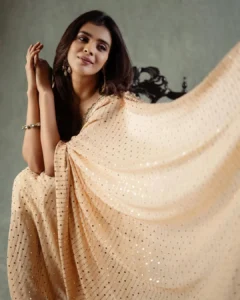 Hebah Patel Looks Stunning in Elegant Peach Saree – Latest Photos (14)