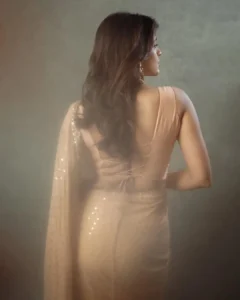 Hebah Patel Looks Stunning in Elegant Peach Saree – Latest Photos (2)
