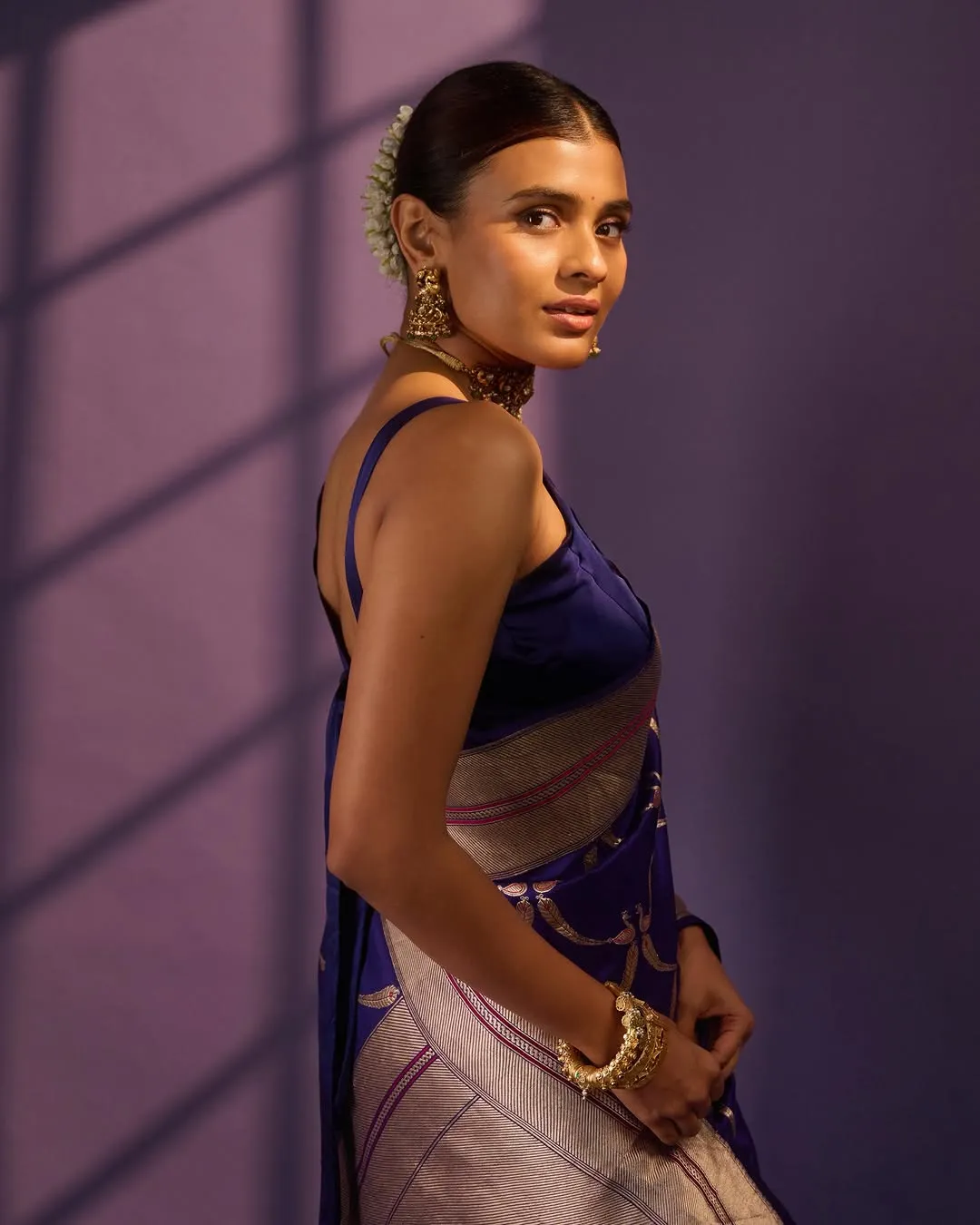 Hebah Patel Looks Stunning in Royal Blue Silk Saree – Latest HD Photos (2)