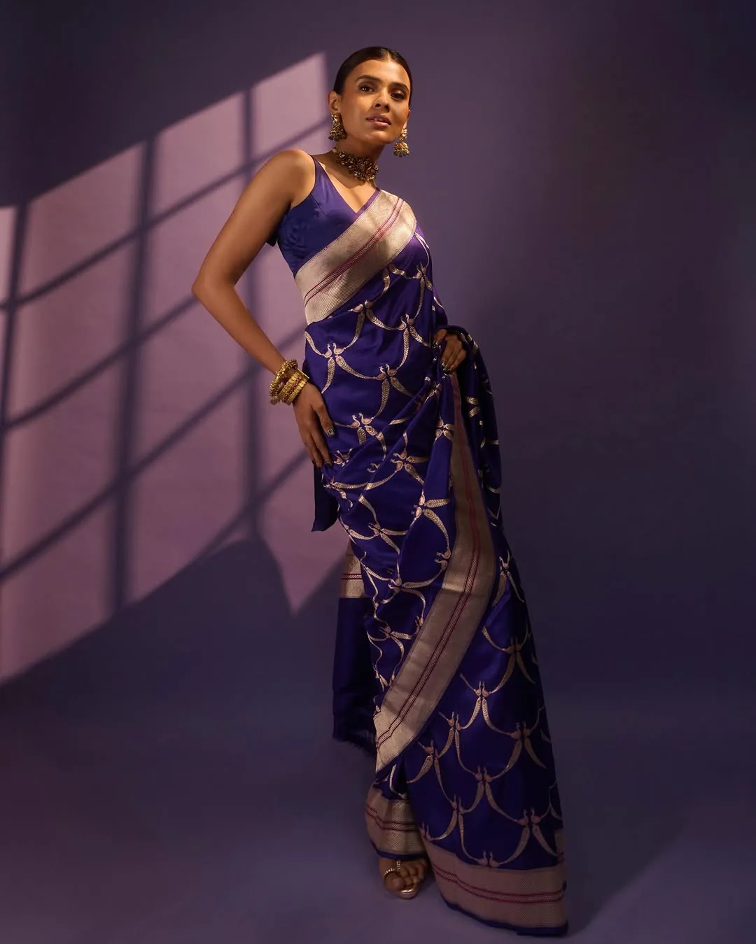 Hebah Patel Looks Stunning in Royal Blue Silk Saree – Latest HD Photos (4)