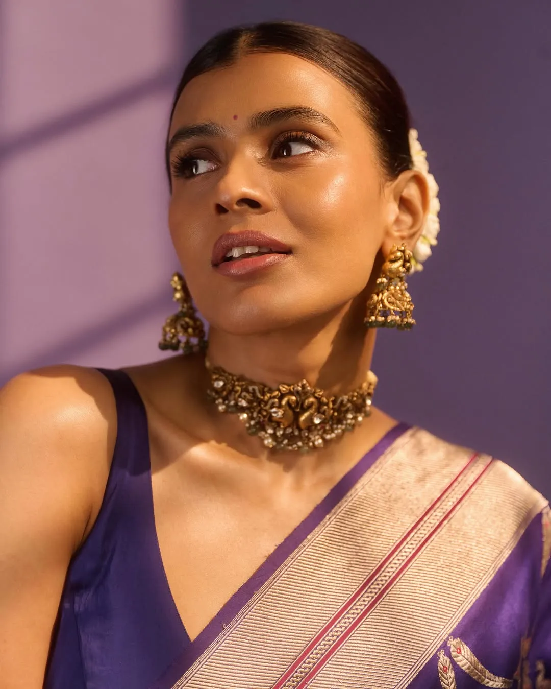 Hebah Patel Looks Stunning in Royal Blue Silk Saree – Latest HD Photos (5)