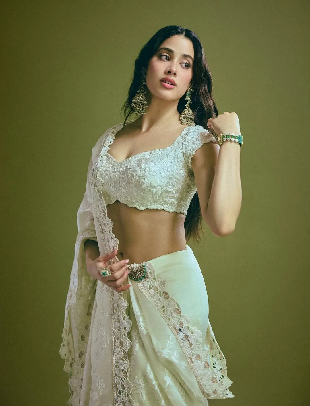 Janhvi Kapoor Looks Stunning in Elegant White Saree – Latest Photoshoot (12)