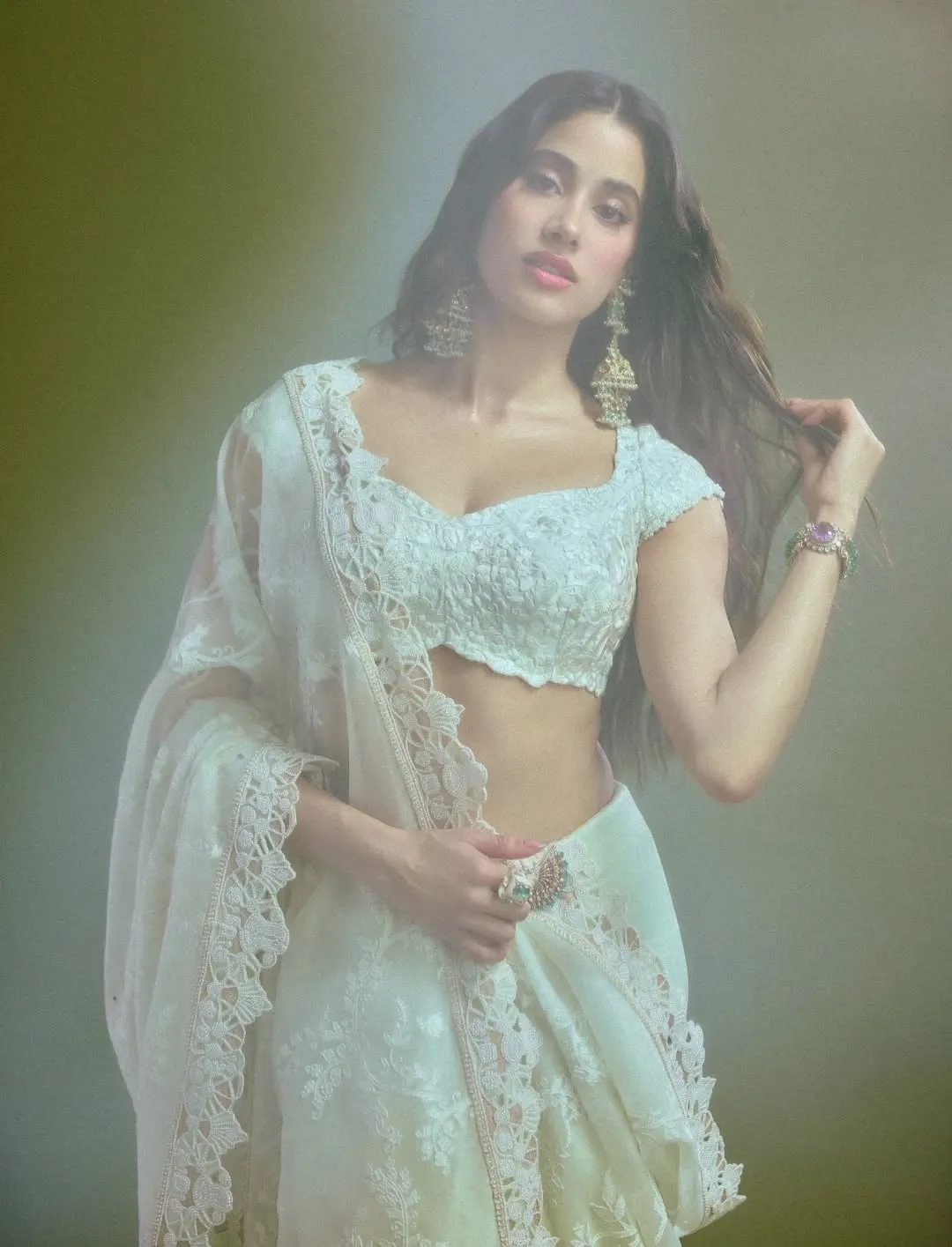 Janhvi Kapoor Looks Stunning in Elegant White Saree – Latest Photoshoot (13)