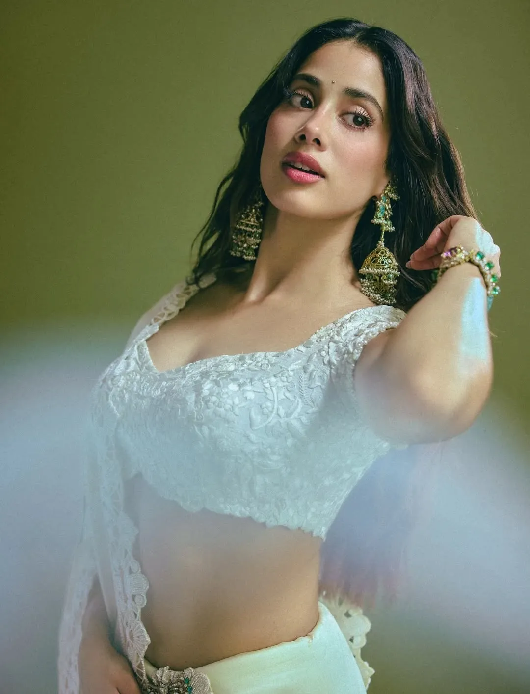 Janhvi Kapoor Looks Stunning in Elegant White Saree – Latest Photoshoot (14)