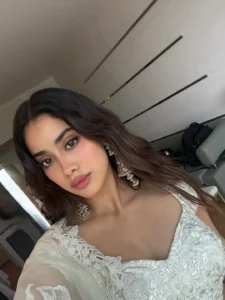 Janhvi Kapoor Looks Stunning in Elegant White Saree – Latest Photoshoot (15)