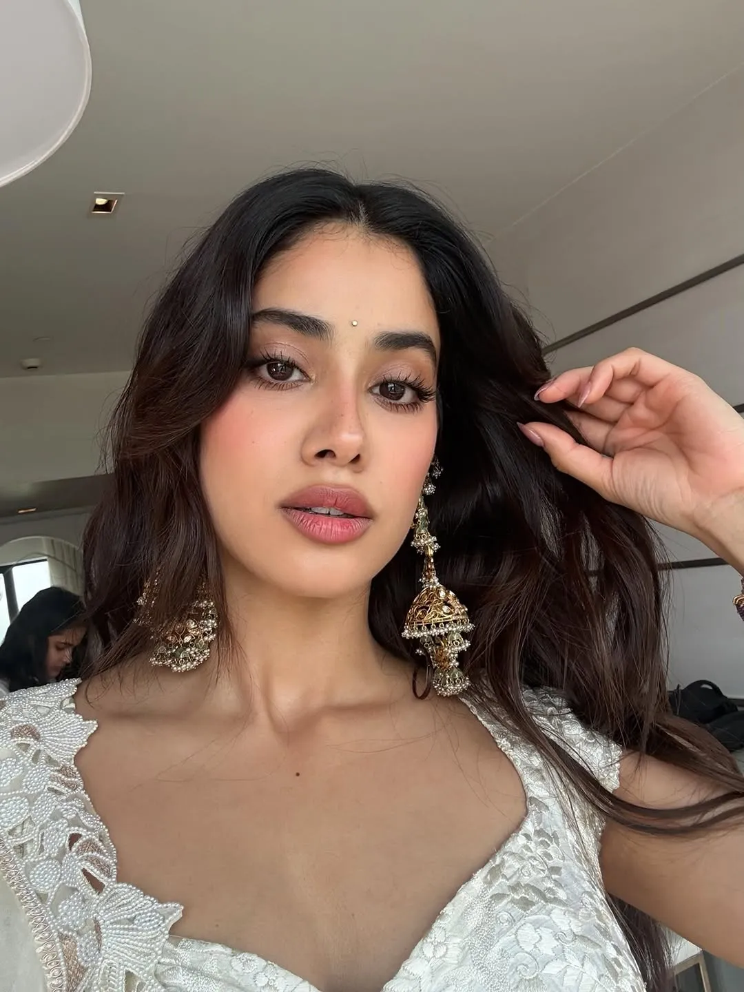 Janhvi Kapoor Looks Stunning in Elegant White Saree – Latest Photoshoot (18)
