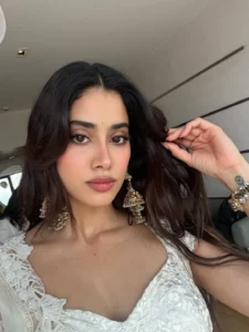 Janhvi Kapoor Looks Stunning in Elegant White Saree – Latest Photoshoot (2)