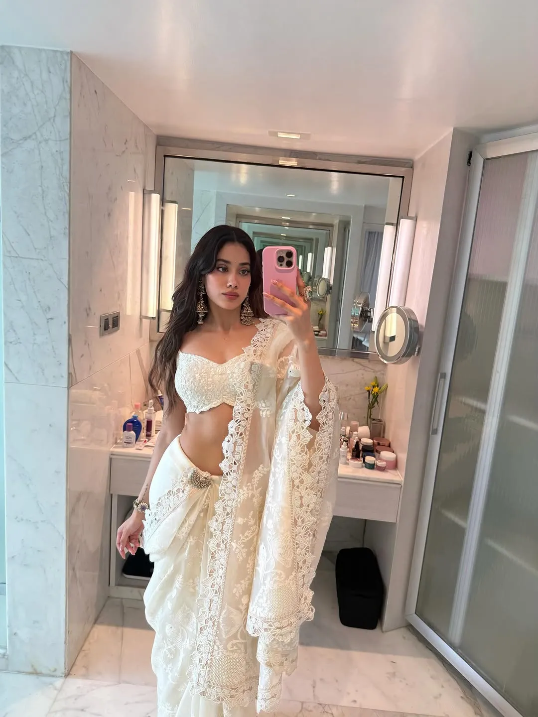 Janhvi Kapoor Looks Stunning in Elegant White Saree – Latest Photoshoot (3)