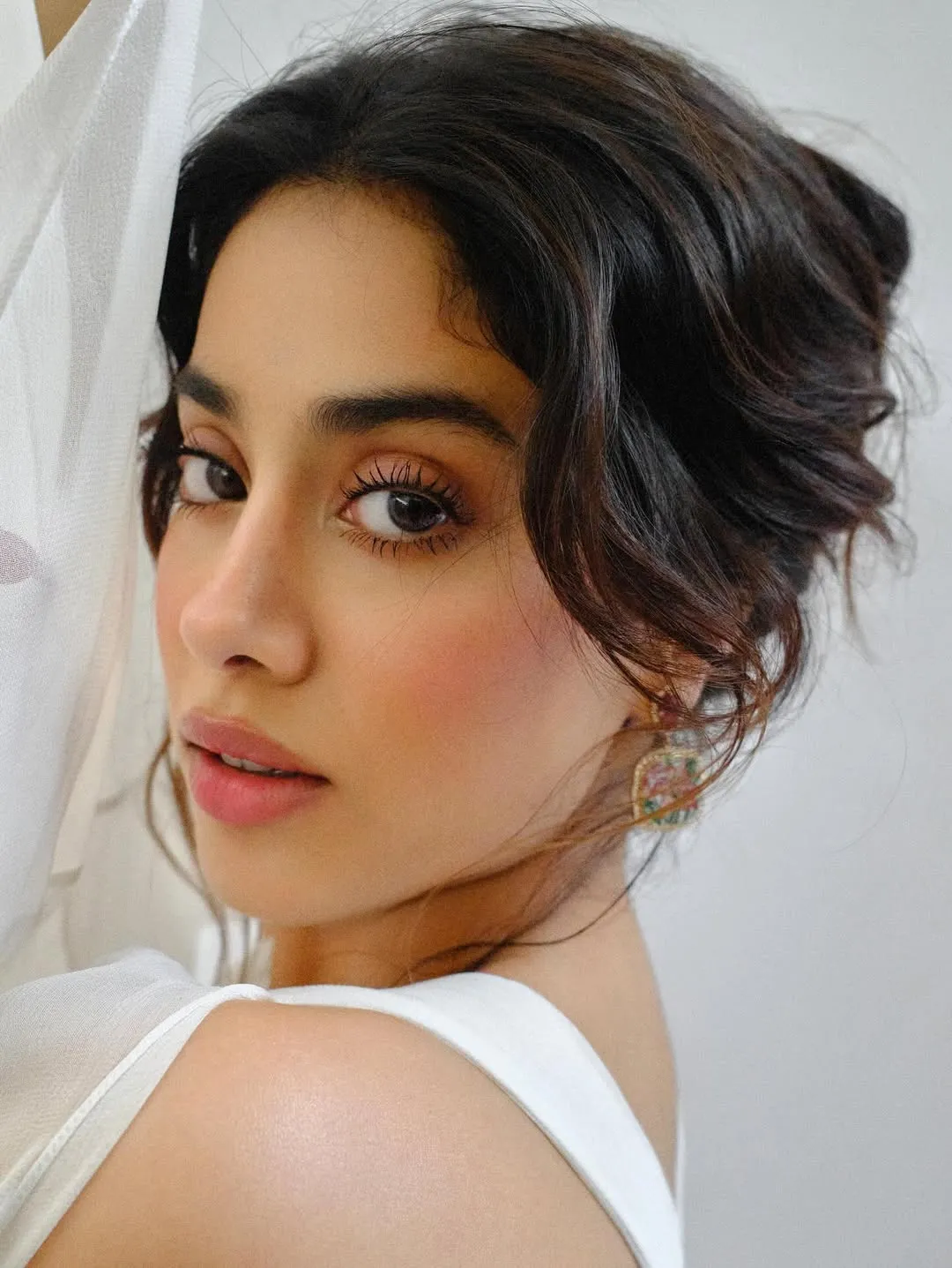 Janhvi Kapoor Stuns in Elegant White Designer Outfit – Latest Photos (2)