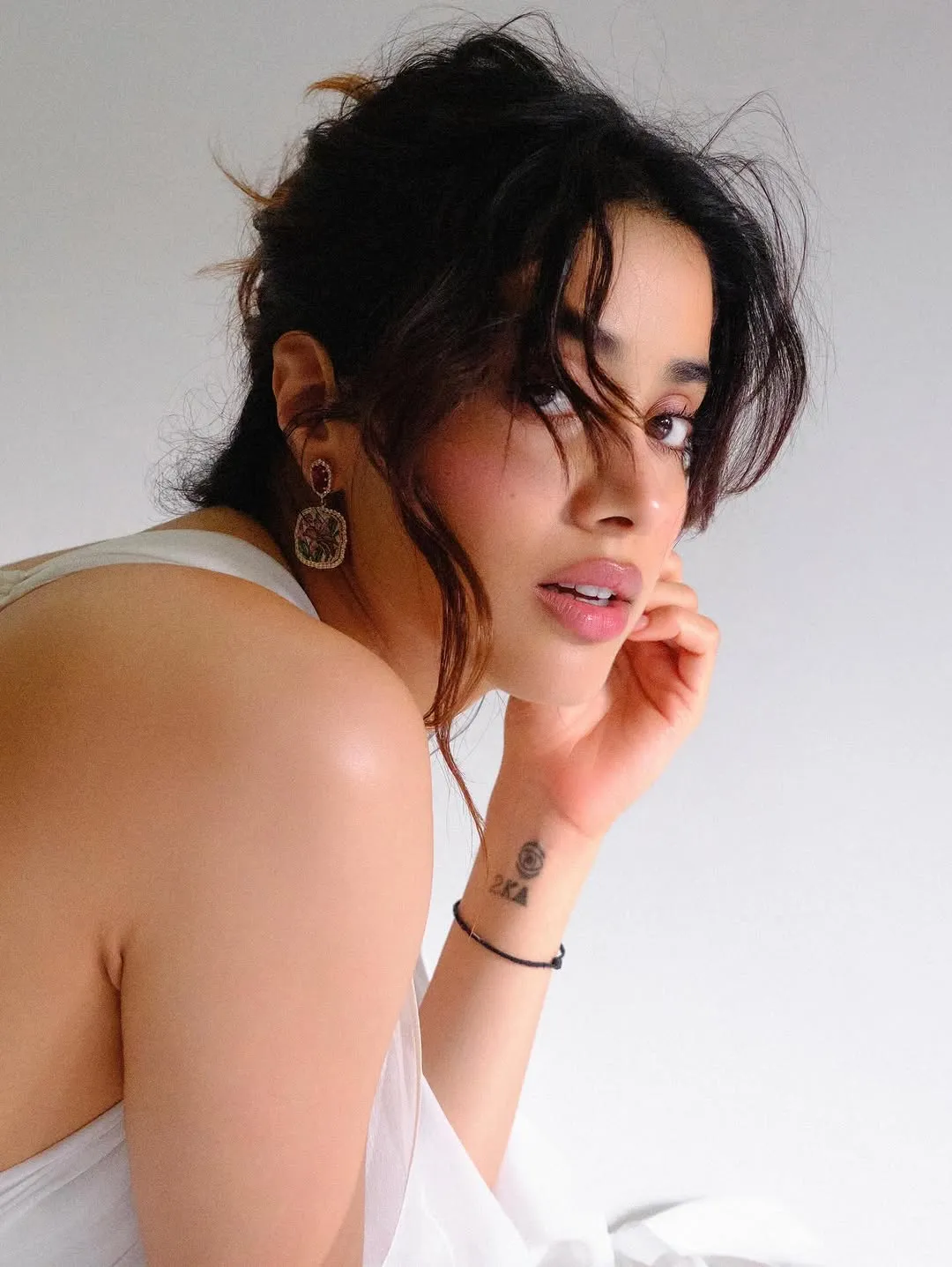 Janhvi Kapoor Stuns in Elegant White Designer Outfit – Latest Photos (9)