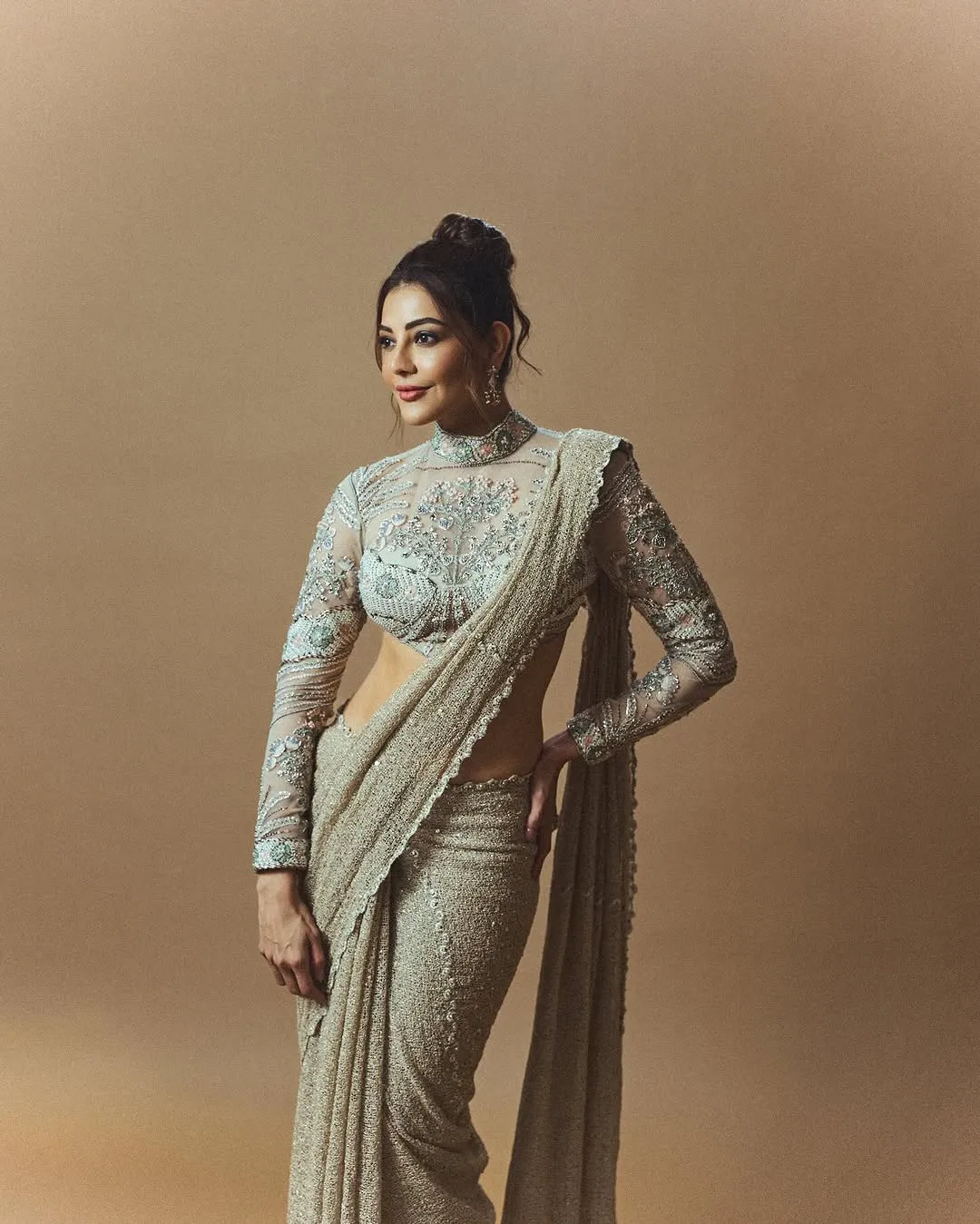 Kajal Aggarwal Stuns in Glamorous Designer Saree Photoshoot (10)
