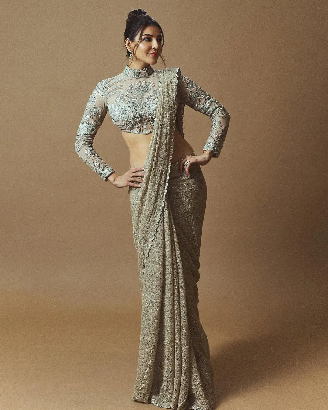 Kajal Aggarwal Stuns in Glamorous Designer Saree Photoshoot (2)