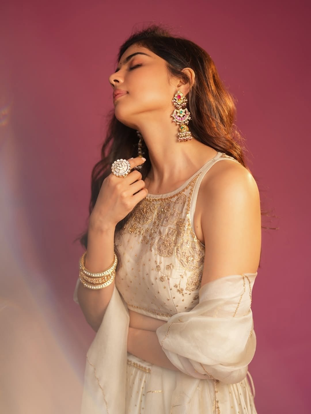 Kalyani Priyadarshan Looks Dreamy in Elegant White Ethnic Outfit Photos (18)