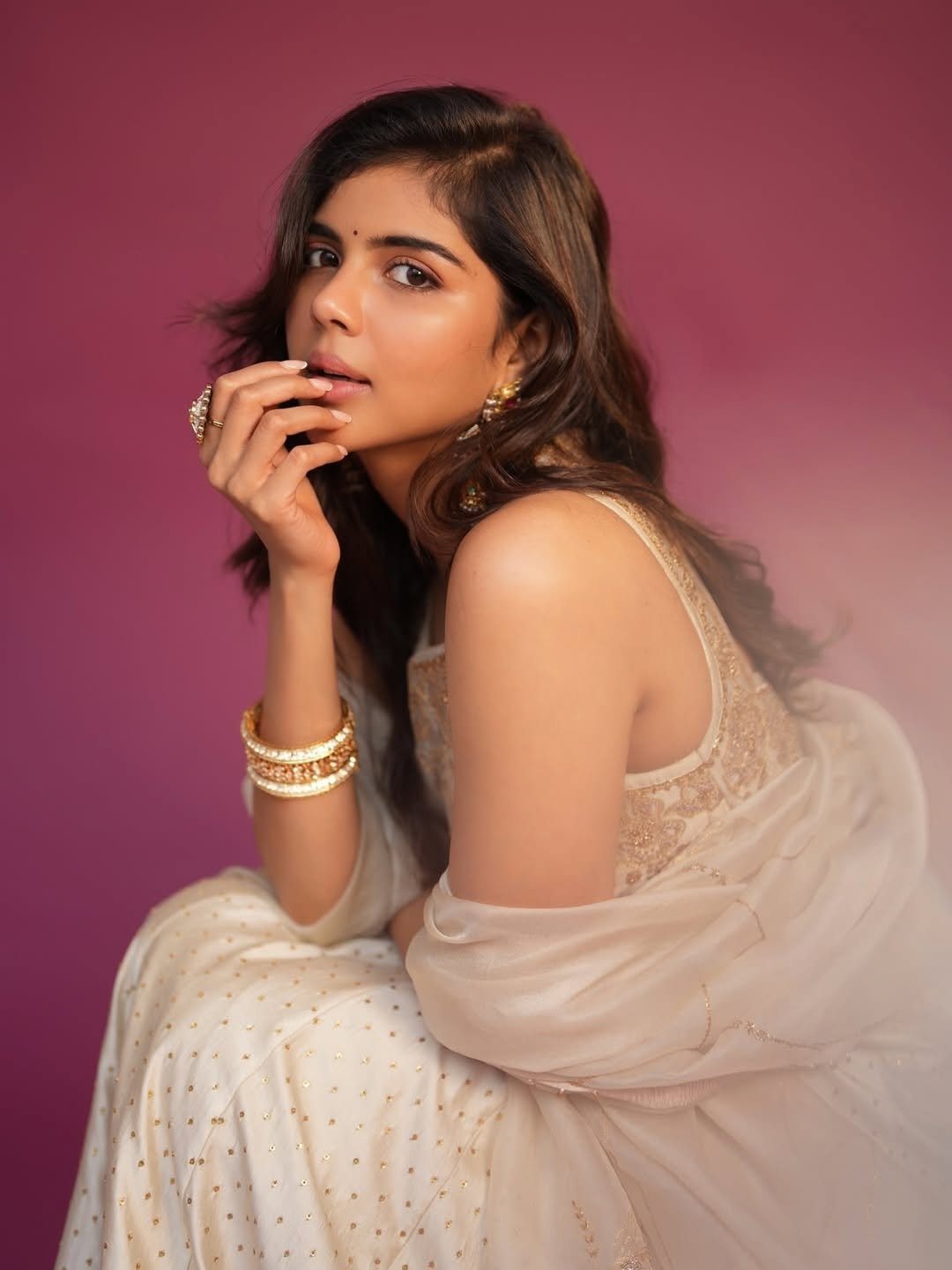 Kalyani Priyadarshan Looks Dreamy in Elegant White Ethnic Outfit Photos (4)