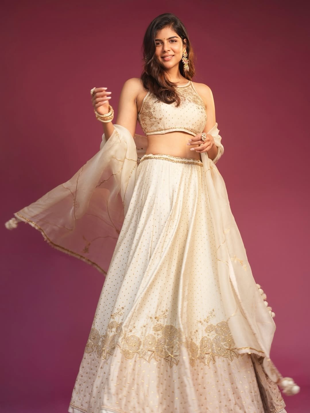 Kalyani Priyadarshan Looks Dreamy in Elegant White Ethnic Outfit Photos (6)