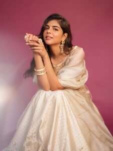 Kalyani Priyadarshan Looks Dreamy in Elegant White Ethnic Outfit Photos (8)