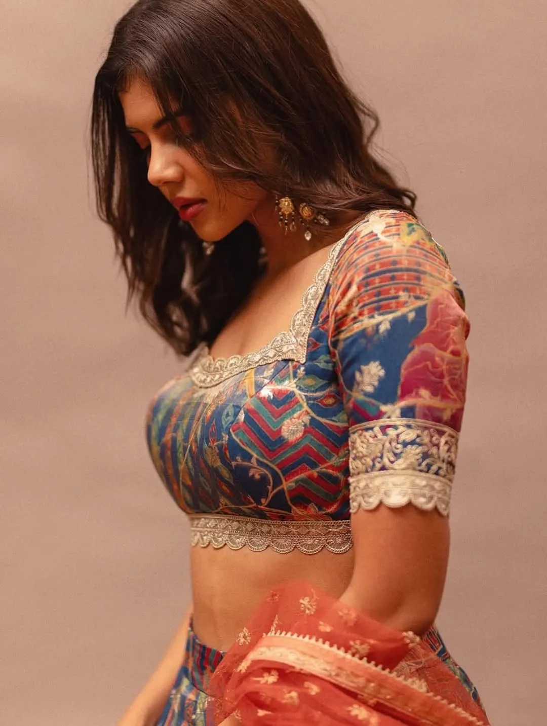 Kalyani Priyadarshan Stuns in Elegant Ethnic Outfit – Latest Photos (4)