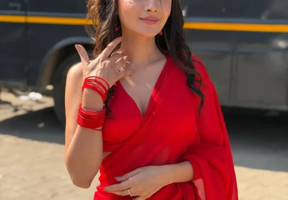 Kanika Mann Turns Heads in Stunning Red Saree During Latest Photoshoot (11)