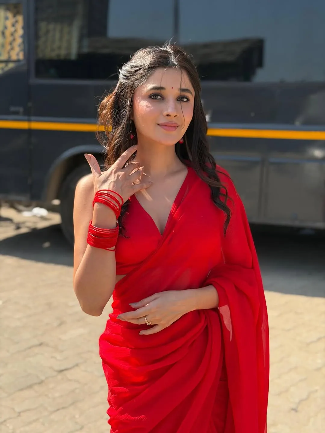 Kanika Mann Turns Heads in Stunning Red Saree During Latest Photoshoot (11)