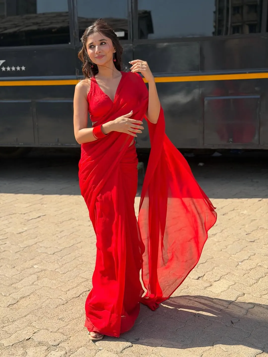 Kanika Mann Turns Heads in Stunning Red Saree During Latest Photoshoot (2)