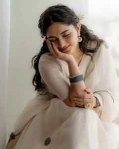 Kayadu Lohar Radiates Elegance in White Saree – Latest Photos (11)
