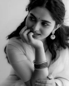 Kayadu Lohar Radiates Elegance in White Saree – Latest Photos (4)