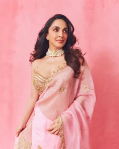 Kiara Advani Looks Ethereal in Pink Designer Saree – Latest Photos (16)