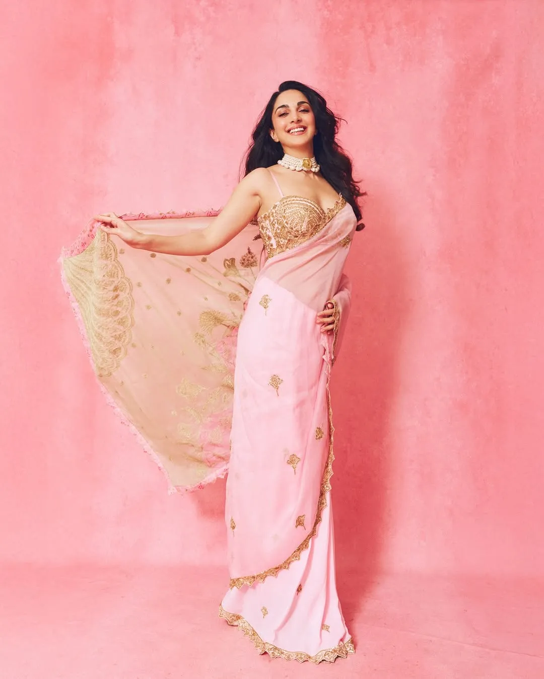 Kiara Advani Looks Ethereal in Pink Designer Saree – Latest Photos (17)