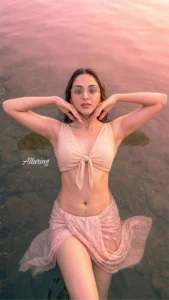 Kiara Advani Looks Mesmerizing in Beige Co-Ord Outfit by the Riverside (4)