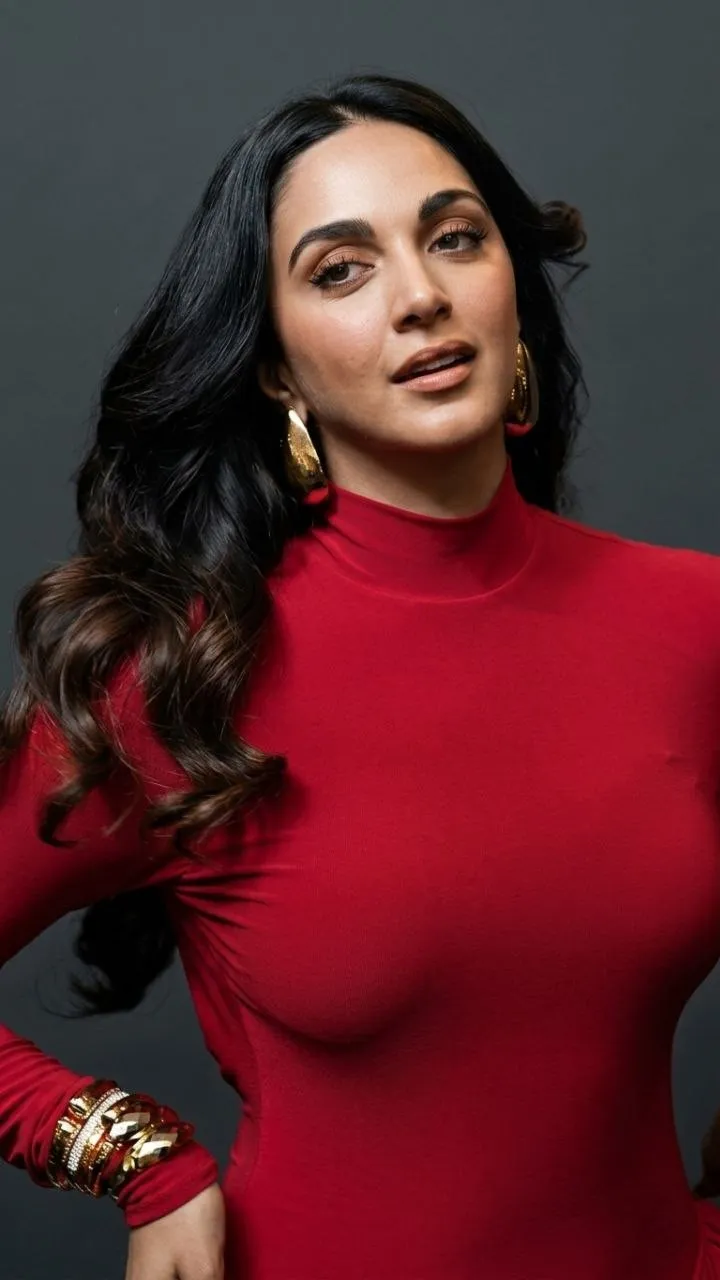 Kiara Advani Stuns in Bold Red Outfit at Special Photoshoot (18)